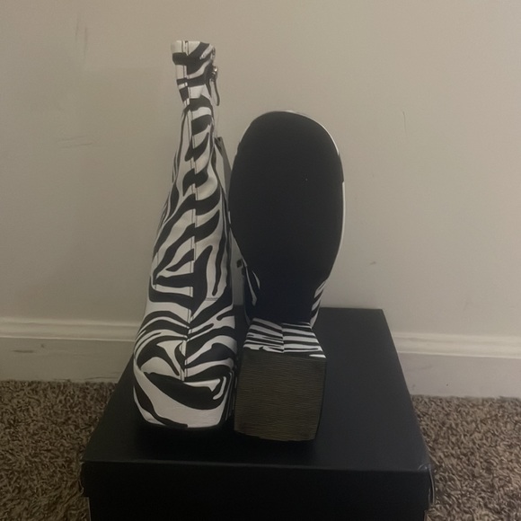CLOSED SQUARE TOE CHUNKY PLATFORM ANKLE SOCK BOOT IN ZEBRA PRINT FAUX LEATHER - Picture 6 of 8